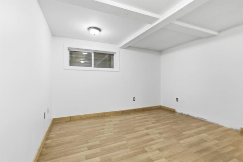 134 32 Avenue Ne, Calgary, AB - Indoor Photo Showing Other Room