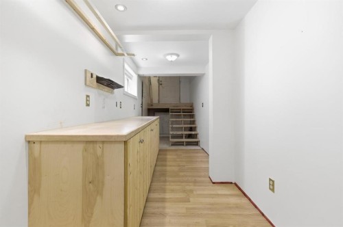 134 32 Avenue Ne, Calgary, AB - Indoor