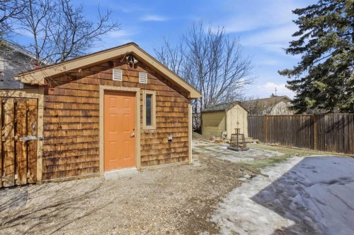 134 32 Avenue Ne, Calgary, AB - Outdoor