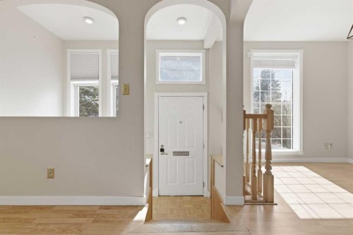 134 32 Avenue Ne, Calgary, AB - Indoor Photo Showing Other Room