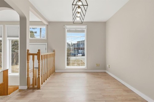 134 32 Avenue Ne, Calgary, AB - Indoor Photo Showing Other Room