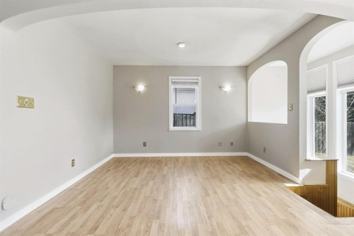 134 32 Avenue Ne, Calgary, AB - Indoor Photo Showing Other Room