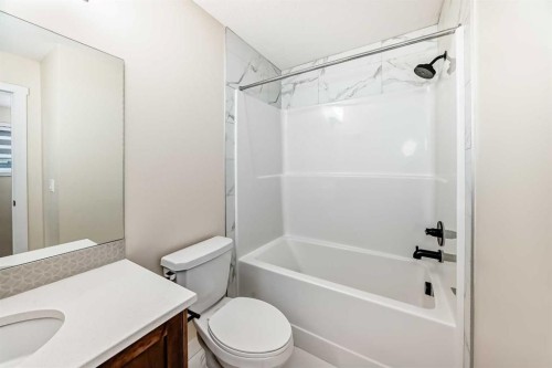 538 Sage Hill Road Nw, Calgary, AB - Indoor Photo Showing Bathroom