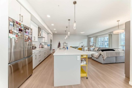 1303-33 Carringham Gate Nw, Calgary, AB - Indoor Photo Showing Kitchen With Upgraded Kitchen