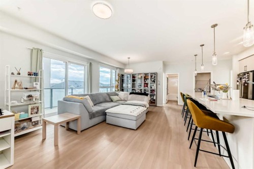 1303-33 Carringham Gate Nw, Calgary, AB - Indoor Photo Showing Living Room