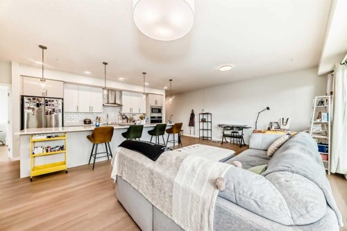 1303-33 Carringham Gate Nw, Calgary, AB - Indoor Photo Showing Living Room
