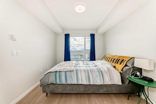 1303-33 Carringham Gate Nw, Calgary, AB - Indoor Photo Showing Bedroom