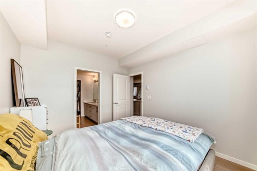 1303-33 Carringham Gate Nw, Calgary, AB - Indoor Photo Showing Bedroom