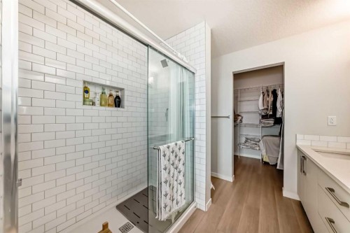 1303-33 Carringham Gate Nw, Calgary, AB - Indoor Photo Showing Bathroom