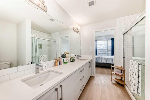 1303-33 Carringham Gate Nw, Calgary, AB - Indoor Photo Showing Bathroom
