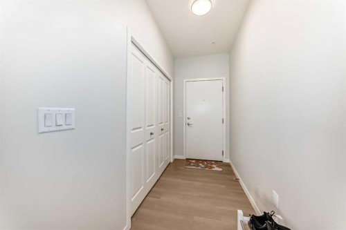 1303-33 Carringham Gate Nw, Calgary, AB - Indoor Photo Showing Other Room