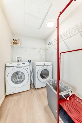 1303-33 Carringham Gate Nw, Calgary, AB - Indoor Photo Showing Laundry Room