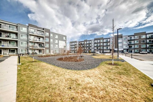 1303-33 Carringham Gate Nw, Calgary, AB - Outdoor With Balcony With Facade