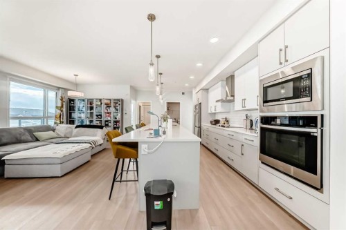 1303-33 Carringham Gate Nw, Calgary, AB - Indoor