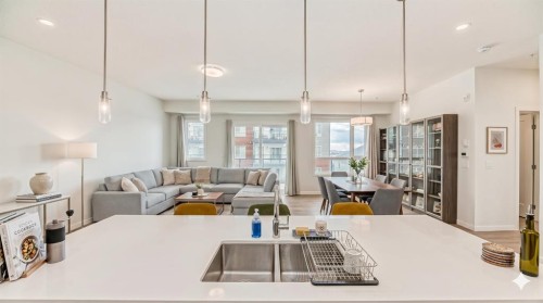 1303-33 Carringham Gate Nw, Calgary, AB - Indoor