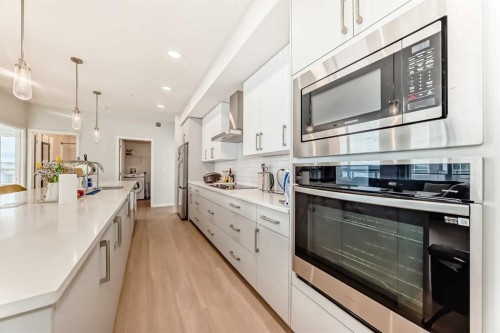 1303-33 Carringham Gate Nw, Calgary, AB - Indoor Photo Showing Kitchen With Upgraded Kitchen
