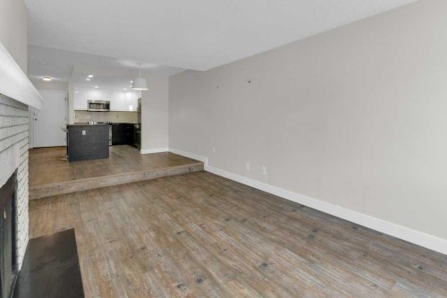 6-3402 Parkdale Boulevard Nw, Calgary, AB - Indoor Photo Showing Other Room