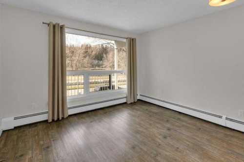 6-3402 Parkdale Boulevard Nw, Calgary, AB - Indoor Photo Showing Other Room
