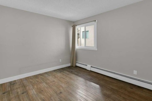 6-3402 Parkdale Boulevard Nw, Calgary, AB - Indoor Photo Showing Other Room