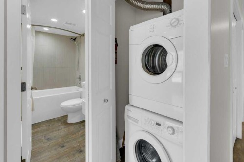 6-3402 Parkdale Boulevard Nw, Calgary, AB - Indoor Photo Showing Laundry Room