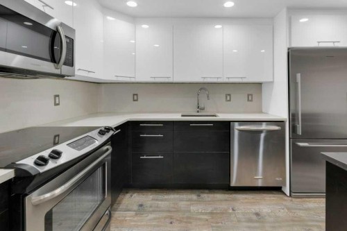 6-3402 Parkdale Boulevard Nw, Calgary, AB - Indoor Photo Showing Kitchen With Stainless Steel Kitchen