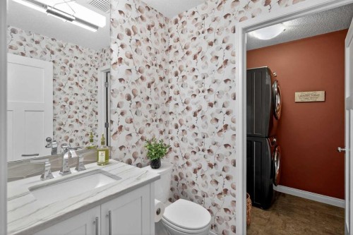3513 Douglas Woods Heights Se, Calgary, AB - Indoor Photo Showing Bathroom