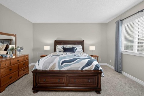 3513 Douglas Woods Heights Se, Calgary, AB - Indoor Photo Showing Bedroom