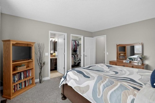 3513 Douglas Woods Heights Se, Calgary, AB - Indoor Photo Showing Bedroom