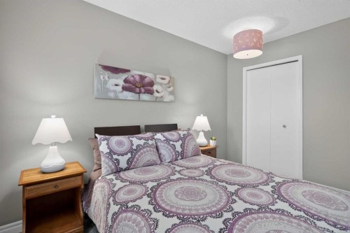 3513 Douglas Woods Heights Se, Calgary, AB - Indoor Photo Showing Bedroom