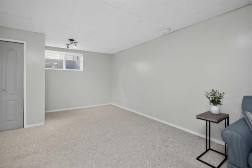 3513 Douglas Woods Heights Se, Calgary, AB - Indoor Photo Showing Other Room