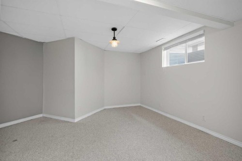 3513 Douglas Woods Heights Se, Calgary, AB - Indoor Photo Showing Other Room