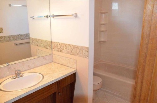 3711 Beaver Road Nw, Calgary, AB - Indoor Photo Showing Bathroom