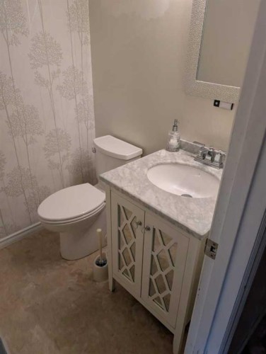 3711 Beaver Road Nw, Calgary, AB - Indoor Photo Showing Bathroom
