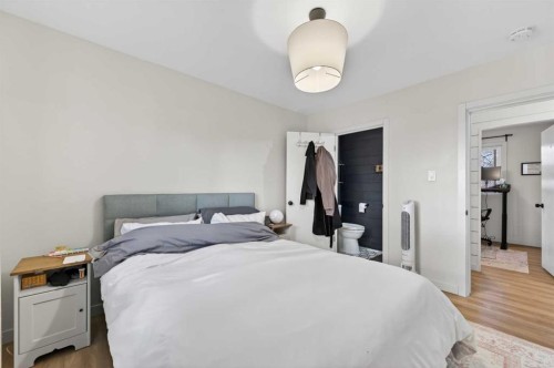 32 Beaupre Crescent Nw, Calgary, AB - Indoor Photo Showing Bedroom