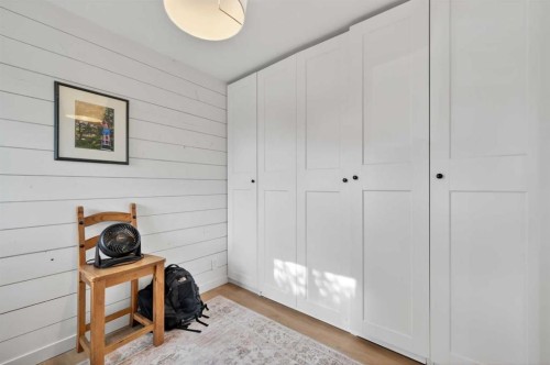 32 Beaupre Crescent Nw, Calgary, AB - Indoor Photo Showing Other Room