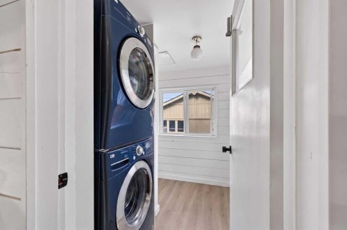 32 Beaupre Crescent Nw, Calgary, AB - Indoor Photo Showing Laundry Room