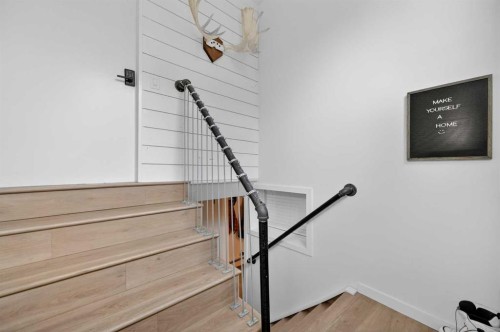 32 Beaupre Crescent Nw, Calgary, AB - Indoor Photo Showing Other Room
