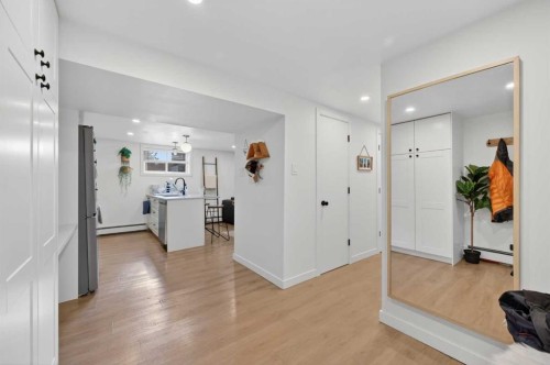 32 Beaupre Crescent Nw, Calgary, AB - Indoor Photo Showing Other Room