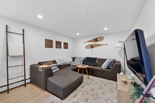 32 Beaupre Crescent Nw, Calgary, AB - Indoor