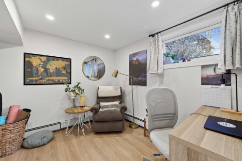 32 Beaupre Crescent Nw, Calgary, AB - Indoor Photo Showing Other Room
