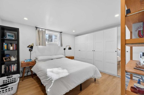 32 Beaupre Crescent Nw, Calgary, AB - Indoor Photo Showing Bedroom