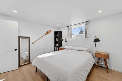 32 Beaupre Crescent Nw, Calgary, AB - Indoor Photo Showing Bedroom