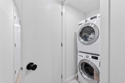 32 Beaupre Crescent Nw, Calgary, AB - Indoor Photo Showing Laundry Room