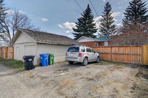 32 Beaupre Crescent Nw, Calgary, AB - Outdoor