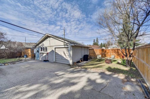 32 Beaupre Crescent Nw, Calgary, AB - Outdoor