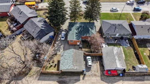 32 Beaupre Crescent Nw, Calgary, AB - Outdoor
