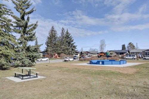 32 Beaupre Crescent Nw, Calgary, AB - Outdoor