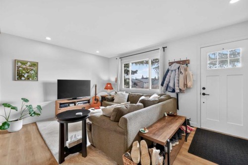 32 Beaupre Crescent Nw, Calgary, AB - Indoor