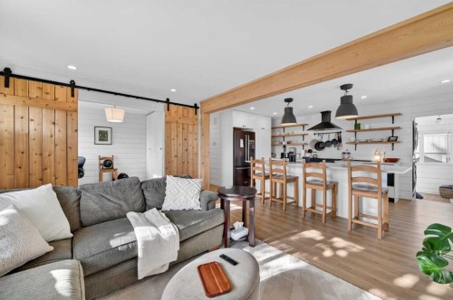 32 Beaupre Crescent Nw, Calgary, AB - Indoor Photo Showing Living Room