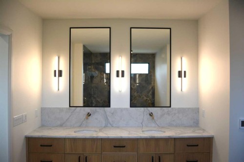 3511 34 Avenue Sw, Calgary, AB - Indoor Photo Showing Bathroom